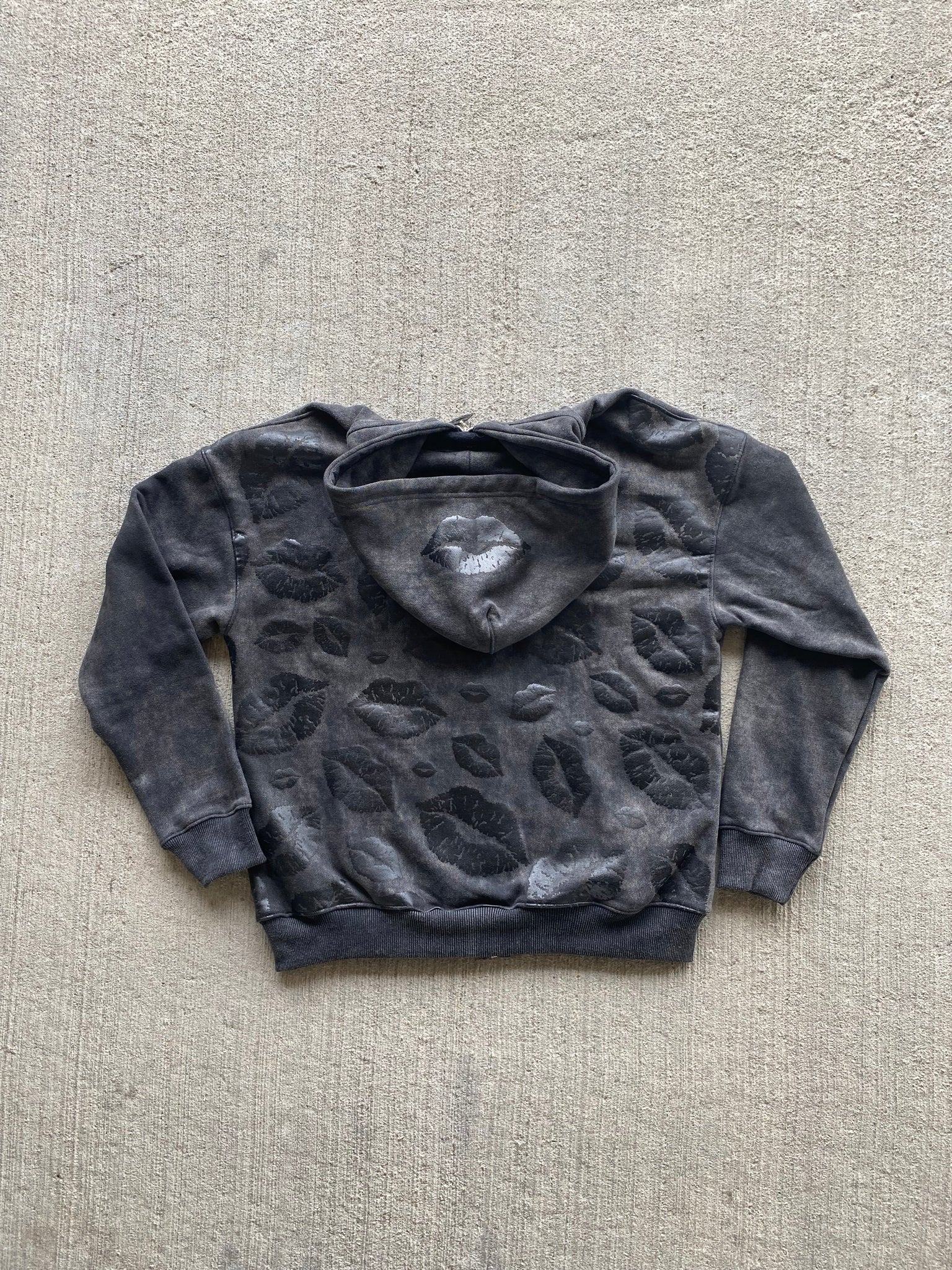 Midnight kisses zipup