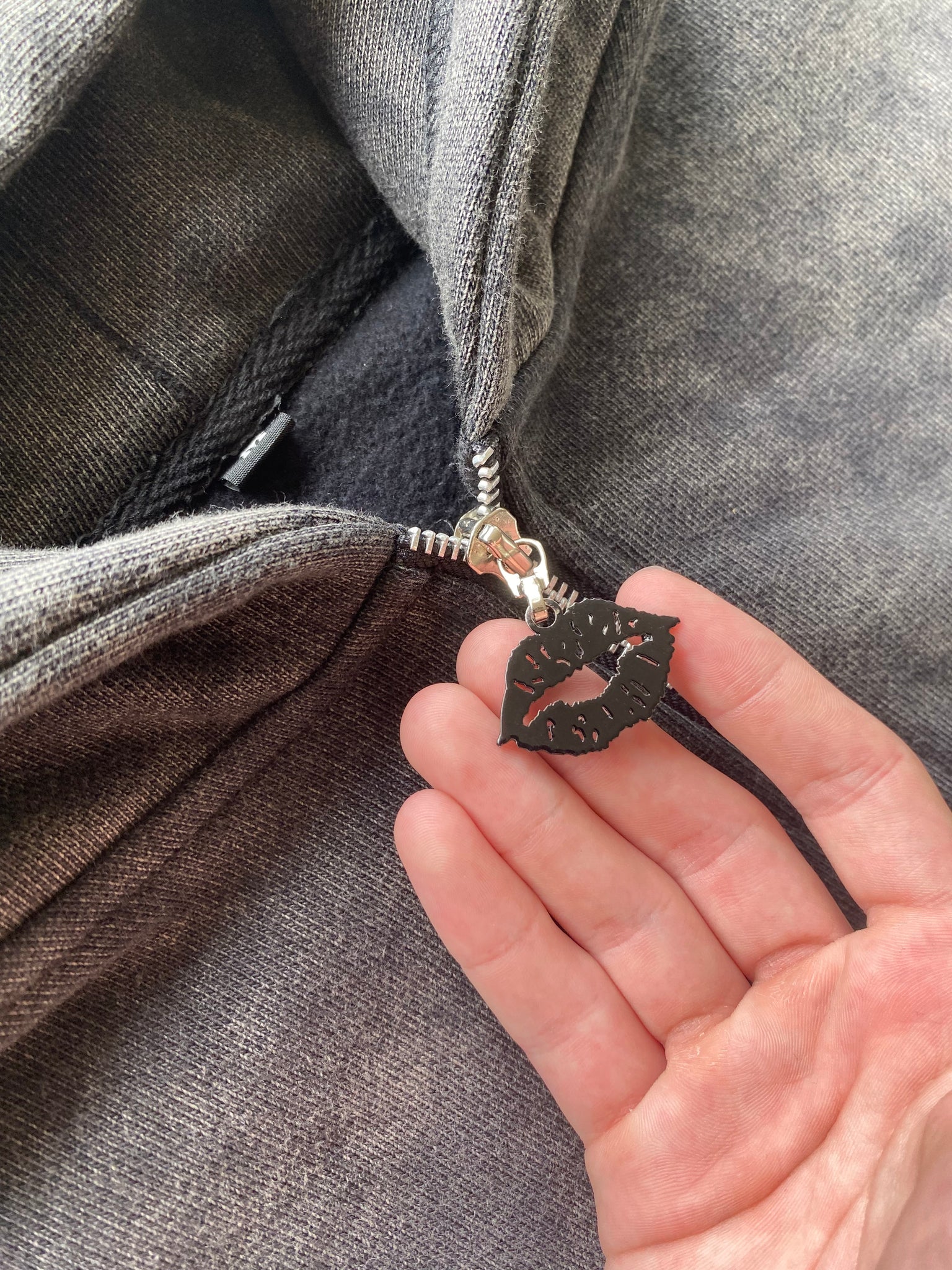 Midnight kisses zipup