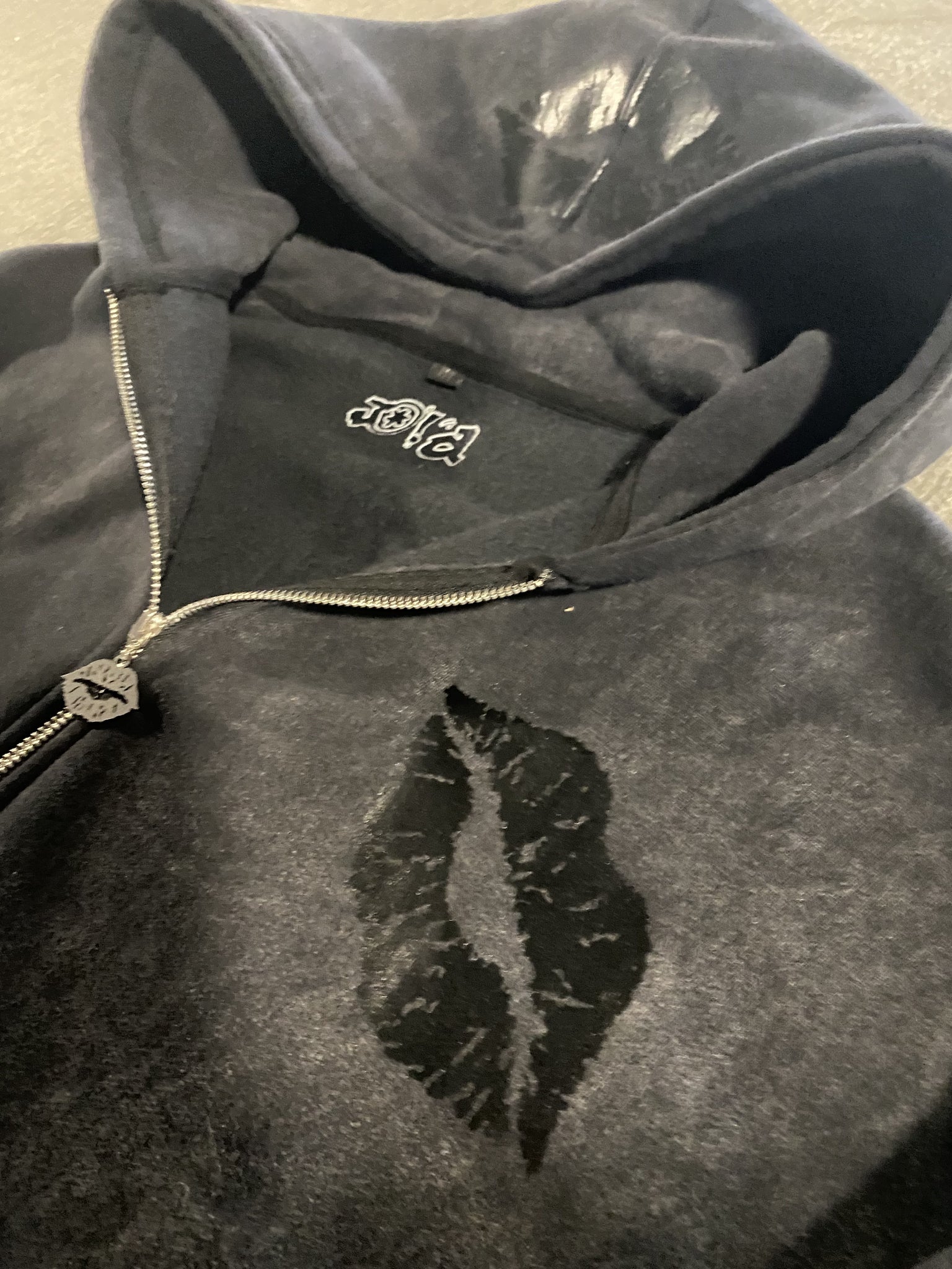 Midnight kisses zipup