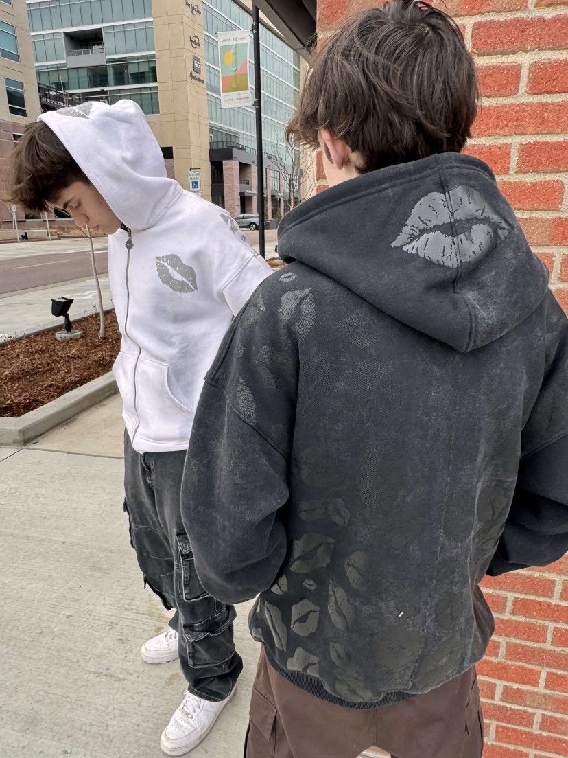 Midnight kisses zipup